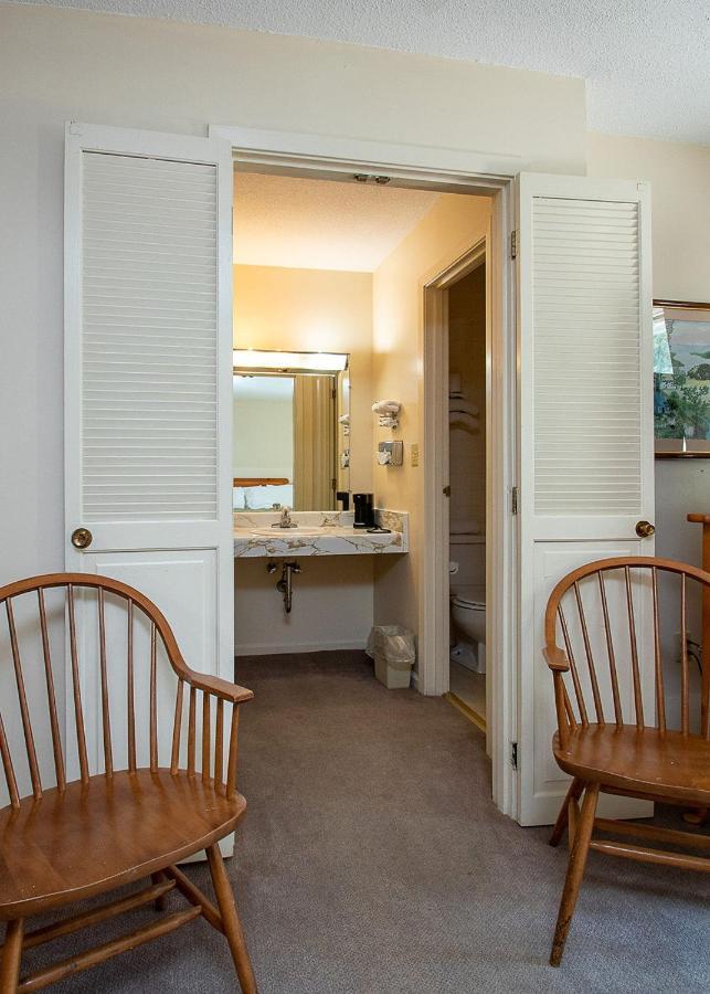 Country Squire Inn And Suites Coshocton Extérieur photo
