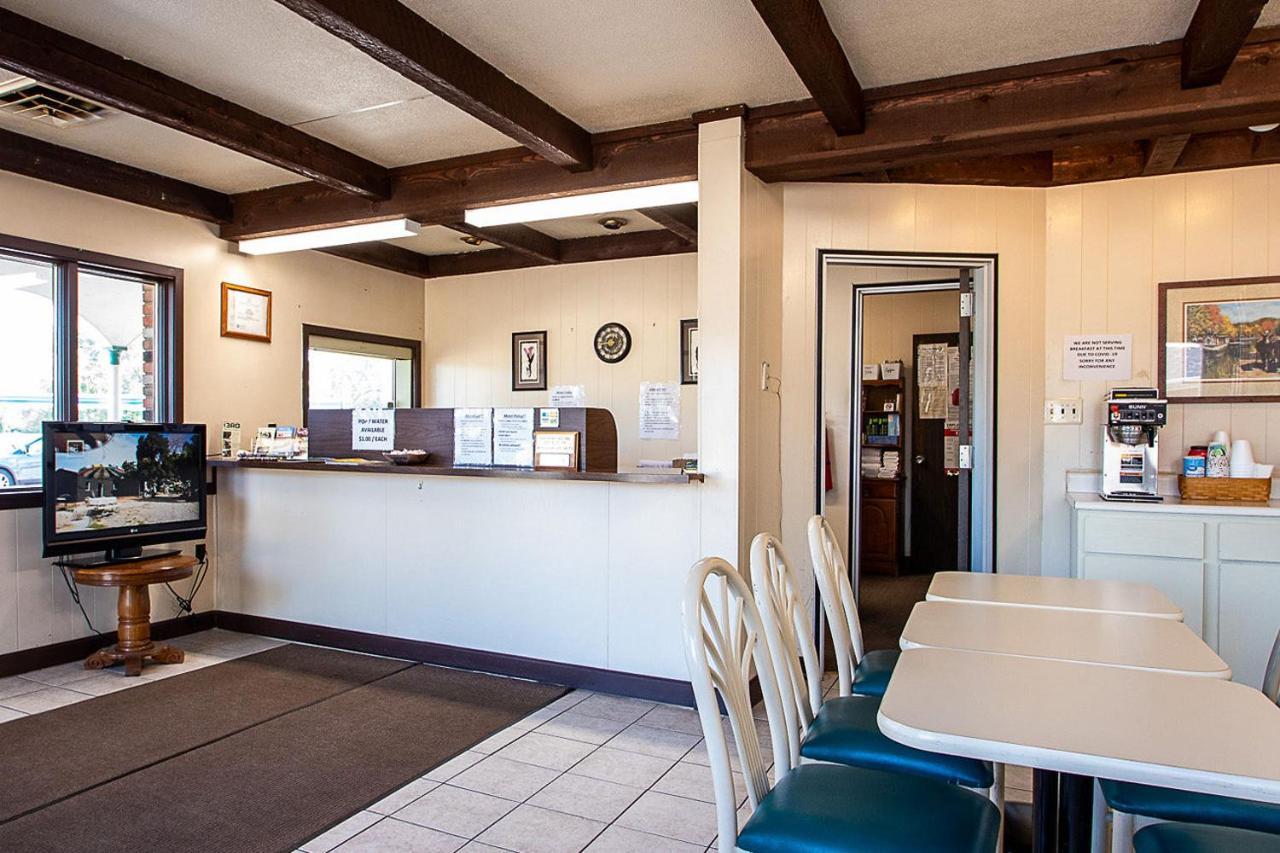 Country Squire Inn And Suites Coshocton Extérieur photo