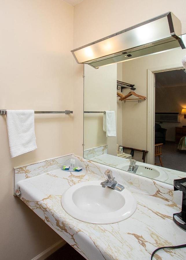 Country Squire Inn And Suites Coshocton Extérieur photo