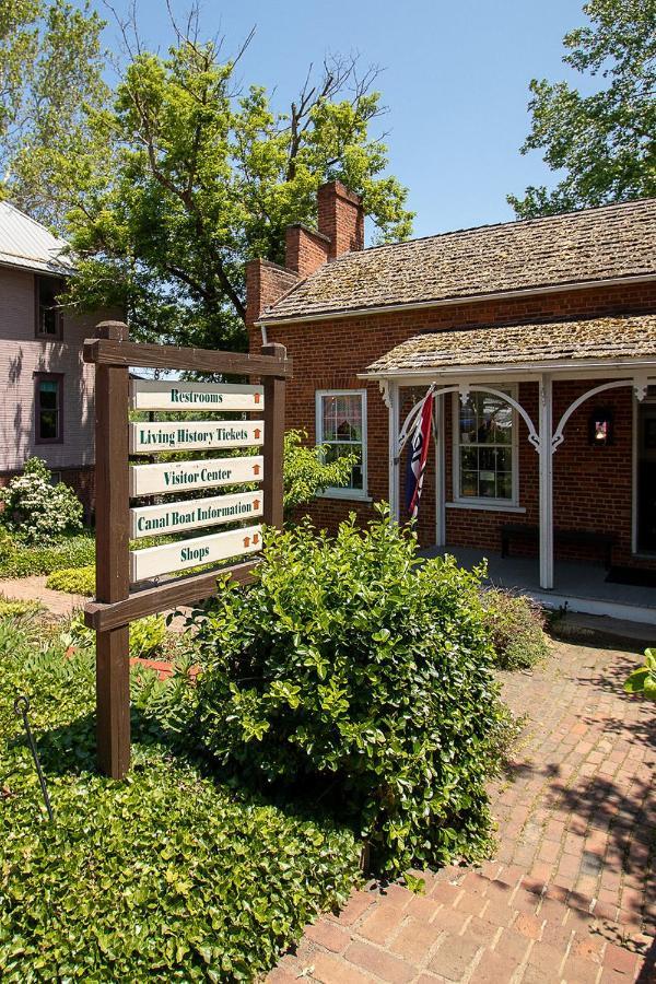 Country Squire Inn And Suites Coshocton Extérieur photo