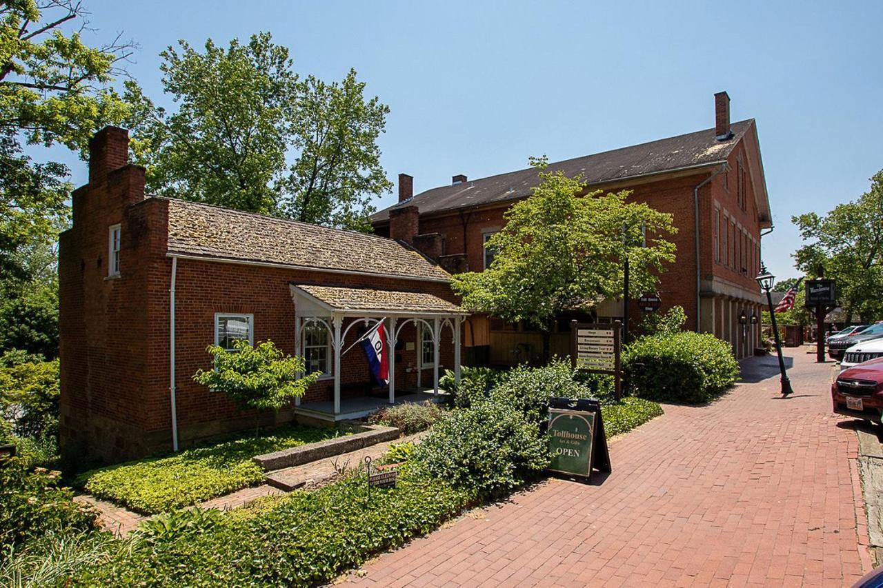 Country Squire Inn And Suites Coshocton Extérieur photo