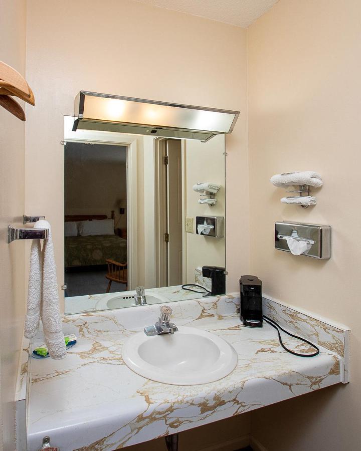 Country Squire Inn And Suites Coshocton Extérieur photo