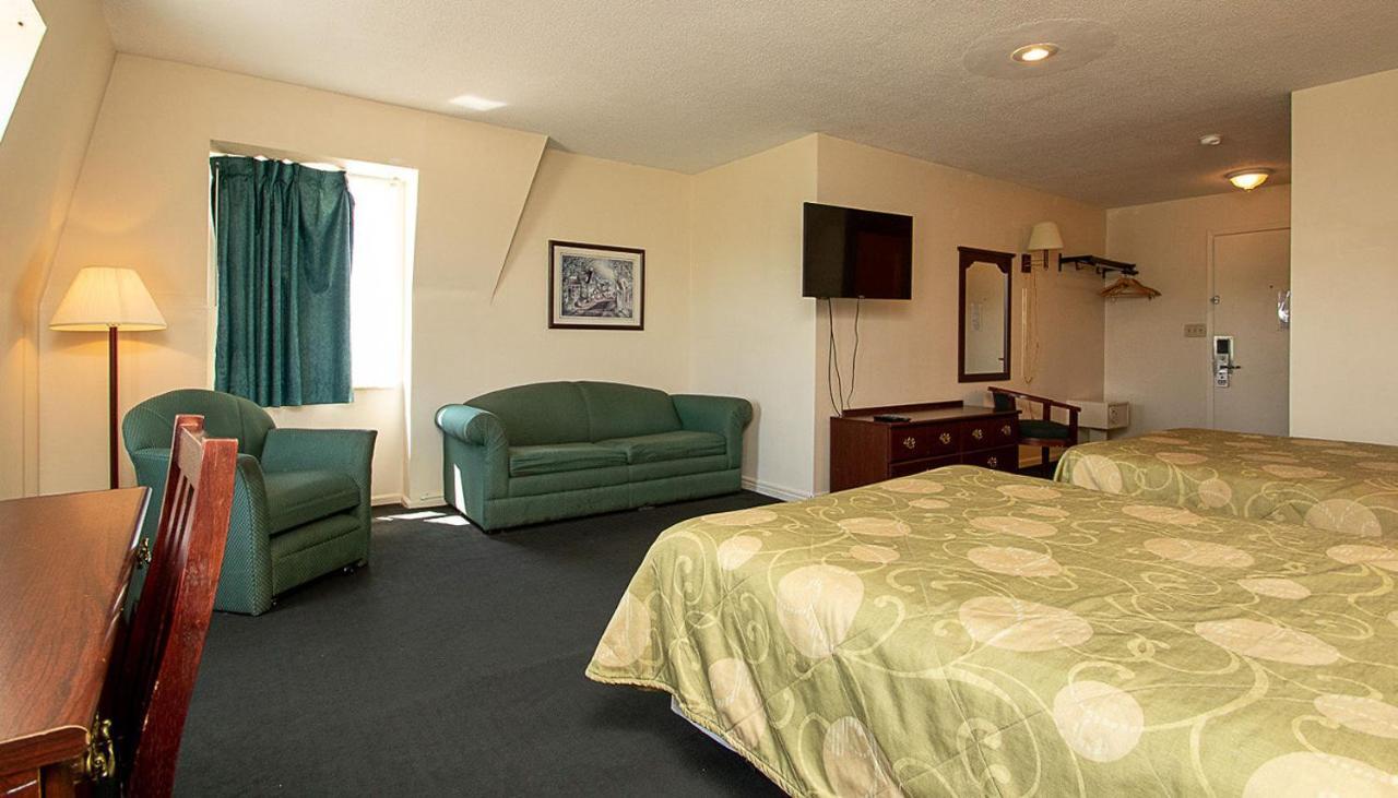 Country Squire Inn And Suites Coshocton Extérieur photo