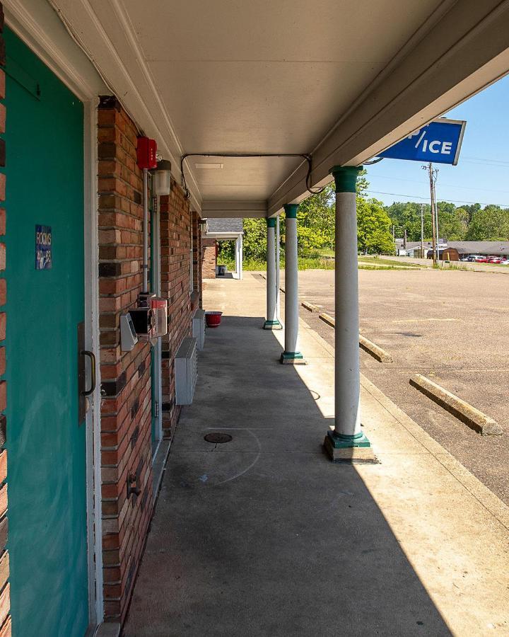 Country Squire Inn And Suites Coshocton Extérieur photo