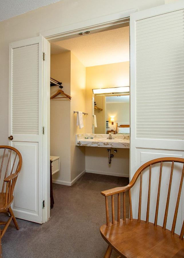 Country Squire Inn And Suites Coshocton Extérieur photo